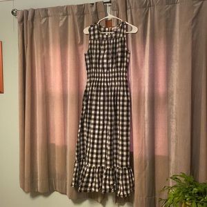B&W gingham maxi in size L with ruffle at hem. Easy fit and flattering.
